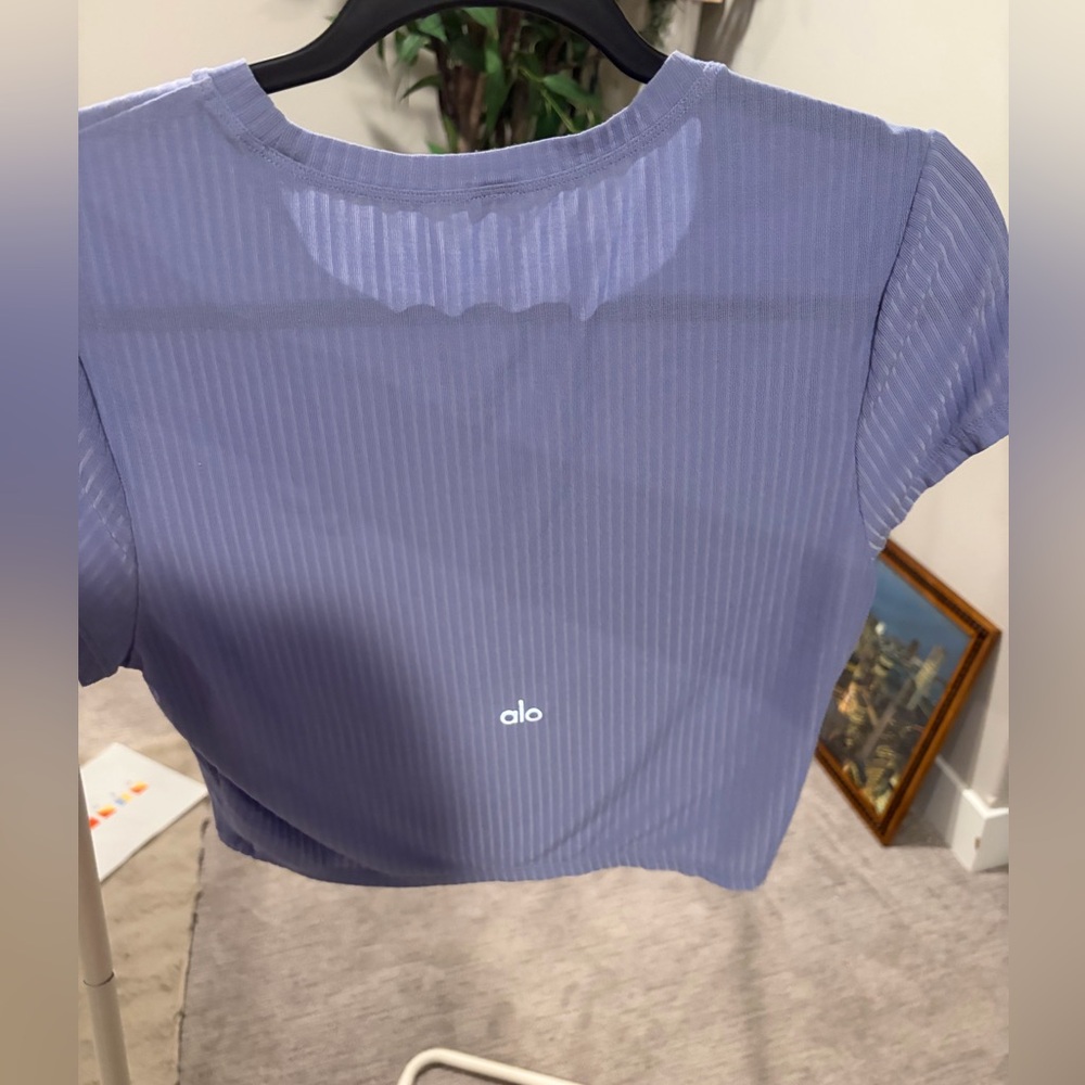 Alo Yoga Ribbed Sea Coast Cropped Shirt - Picture 2 of 2